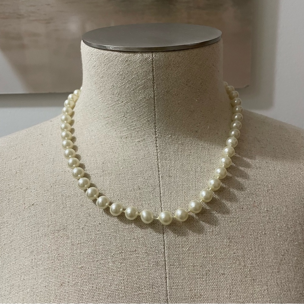 Elegant Pearl Necklace